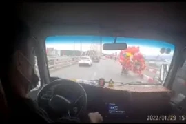 Video: “Đi đi... em cản gió cho”