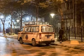 Hà Nội: Học sinh lớp 6 rơi từ tầng cao chung cư tử vong