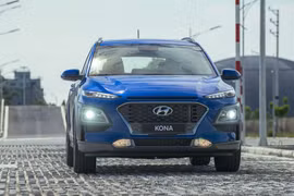 Giá lăn bánh Hyundai Kona 2020 giảm mạnh, chuẩn bị đấu Kia Seltos mới