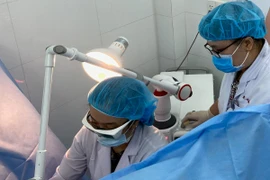 Giúp chị em vượt qua khủng hoảng tuổi trung niên 