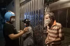 Thầy giáo Tây cầm bảng 'giúp tiền': 'Người Việt quá nhân từ; tôi ổn, xin không nhận nữa!'