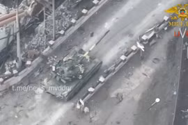 Quân đội Nga bẻ gãy cuộc đột phá của Azov, tiếp tục mở hành lang nhân đạo 3 ngày