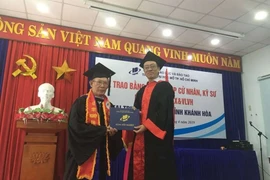 Cụ ông 70 tuổi nhận bằng đại học loại giỏi dự định sẽ học lên thạc sĩ