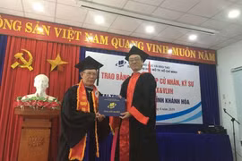 Cụ ông 70 tuổi nhận bằng đại học loại giỏi dự định sẽ học lên thạc sĩ