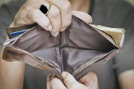 4 sai lầm tiền bạc thường thấy khiến bạn mãi không giàu lên nổi