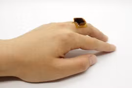 Thiết bị đeo biến cơ thể thành pin sinh học