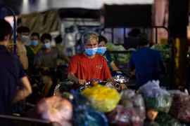 Hai chợ đầu mối dừng hoạt động, TP.HCM có đứt gãy nguồn cung?