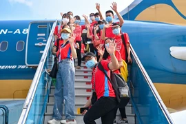 Sinh viên Đại học Y Hà Nội bay vào Bình Dương tham gia chống dịch