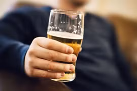 Rượu bia có giúp sát khuẩn họng?