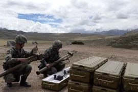 Trung Quốc diễn tập đạn thật phòng không ở Tây Tạng, sát với Ấn Độ