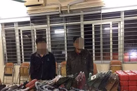 Cảnh sát 141 phát hiện xe ô tô chở pháo sáng và hàng hóa không rõ nguồn gốc