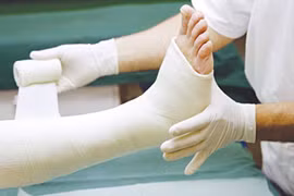 Hạn chế mất máu khi mổ các ca gãy xương nặng bằng phương pháp nào?