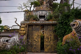 Ngôi nhà kỳ quái ở Hưng Yên càng 'biến hình' càng lạ mắt