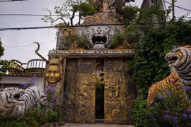 Ngôi nhà kỳ quái ở Hưng Yên càng 'biến hình' càng lạ mắt