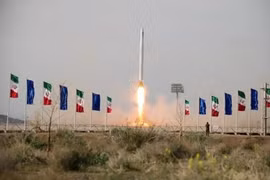 Iran phóng thành công vệ tinh quân sự 