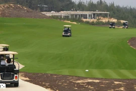 Giám đốc hợp thức hóa giấy mời "cứu" cán bộ chơi golf bị điều chuyển
