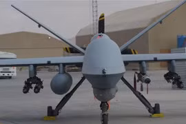 Mỹ không kích tiêu diệt chỉ huy phiến quân, Taliban tấn công đoàn xe quân sự NATO