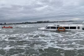 8 nạn nhân người Hà Nội trong vụ lật ca nô là họ hàng