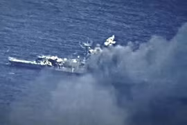 Video ấn tượng, Hải quân Mỹ diễn tập đạn thật, đánh chìm khu trục hạm mục tiêu USS Ingraham