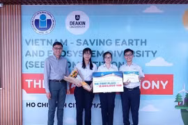  Thiết bị nuôi vi tảo để lọc không khí