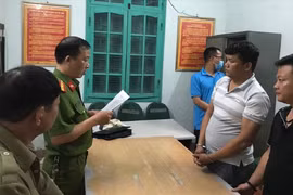 Cơ quan Cảnh sát điều tra Công an tỉnh Thái Bình thi hành Lệnh bắt bị can để tạm giam đối với Cường "Quắt". Ảnh: Công an tỉnh Thái Bình.