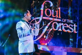 Danh ca Bằng Kiều phiêu hết mình khi lần đầu tiên hát trong rừng thông