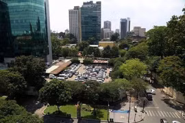 Khu đất vàng số 8 - 12 Lê Duẩn (quận 1, TPHCM) thuộc sở hữu Nhà nước suýt bị tư nhân thâu tóm với giá cực rẻ do một số cán bộ lãnh đạo TPHCM tiếp tay.