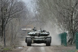 Chiến sự Ukraina: Giao chiến ác liệt trên đường phố Rubezhnoye, Lugansk