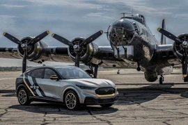 Ford lại làm Mustang với cảm hứng từ máy bay chiến đấu, nhưng lần này có điểm khác biệt lớn