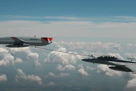 Hải quân Mỹ thử nghiệm UAV tiếp dầu trên không cho F / A-18 Super Hornet