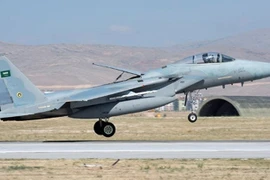 Video Không quân Liên quân Ả rập Xê út không kích quân Houthi ở tỉnh Marib của Yemen