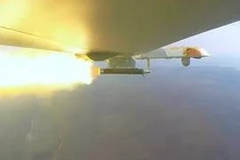 Video: máy bay không người lái Nga “Orion” phóng tên lửa chống tăng diệt mục tiêu ở Crimea