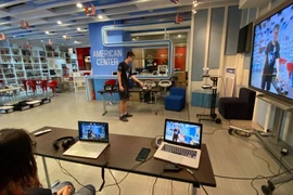 Trại hè du hành thời gian online