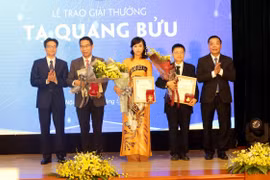 Ba nhà khoa học xuất sắc nhận giải thưởng Tạ Quang Bửu