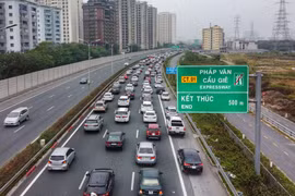 Cửa ngõ Hà Nội ùn tắc gần 5 km chiều mùng 4 Tết