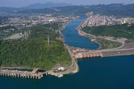 Xả 1 cửa hồ thủy điện Hòa Bình, Hà Nội đề phòng nguy cơ úng ngập