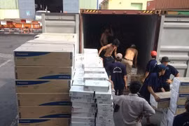 Bắt hơn 21 tấn sữa bột nhập khẩu trái phép từ New Zealand về Hải Phòng