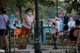 Hà Nội: Tìm người tập thể dục ở vườn hoa Lạc Long Quân vì có ca dương tính