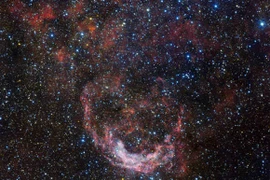 Tinh vân NGC 3199 biến hóa diện mạo lưỡi liềm đầy kỳ ảo