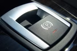 Phanh tay điện tử có ưu và nhược điểm gì?