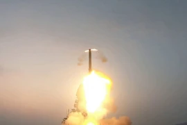 Chiến hạm tàng hình Ấn Độ phóng thử nghiệm thành công tên lửa hành trình siêu thanh BrahMos