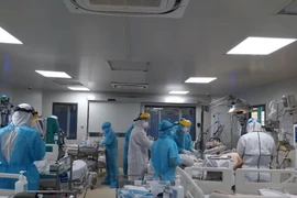 Covid-19 giảm triệu chứng, không cần hồi sức ở người bệnh đã tiêm phòng văcxin