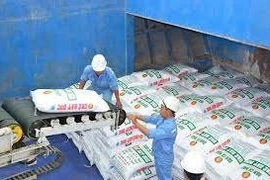 Giá urea tăng cao, nông dân không được lợi, Đạm Cà Mau lo chuyện tăng giảm lãi 