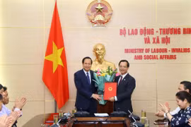 Bộ trưởng Đào Ngọc Dung trao Quyết định bổ nhiệm Tổng Cục trưởng Tổng cục Giáo dục nghề nghiệp