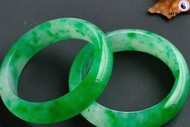 Thành phần quyết định màu xanh của ngọc