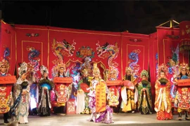 Cố đô sáng đèn hát bội