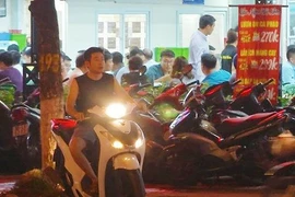 Quán nhậu đông sau giãn cách, CSGT mạnh tay xử lý vi phạm nồng độ cồn