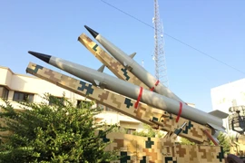 Iran trình diễn tên lửa chiến thuật Ra'ad-500 và bệ phóng 2 đạn cơ động