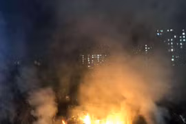 Hà Nội: Khói bụi mù trời, rác ở phố Trịnh Văn Bô vẫn… cháy!