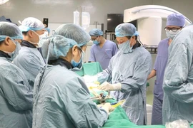 Phẫu thuật cột sống bằng robot